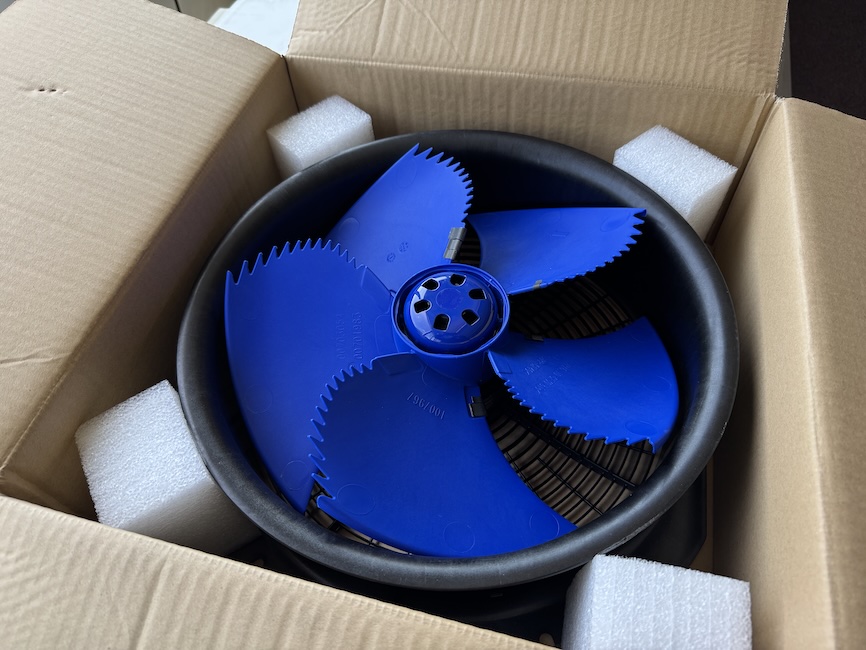 IMG_5373-Ziehl-Abegg FN035-4IL ZC.A5P5-vent1.jpg